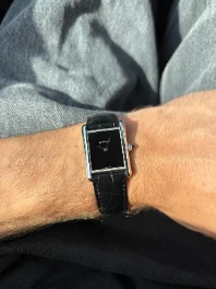 face — Cartier Tank Must